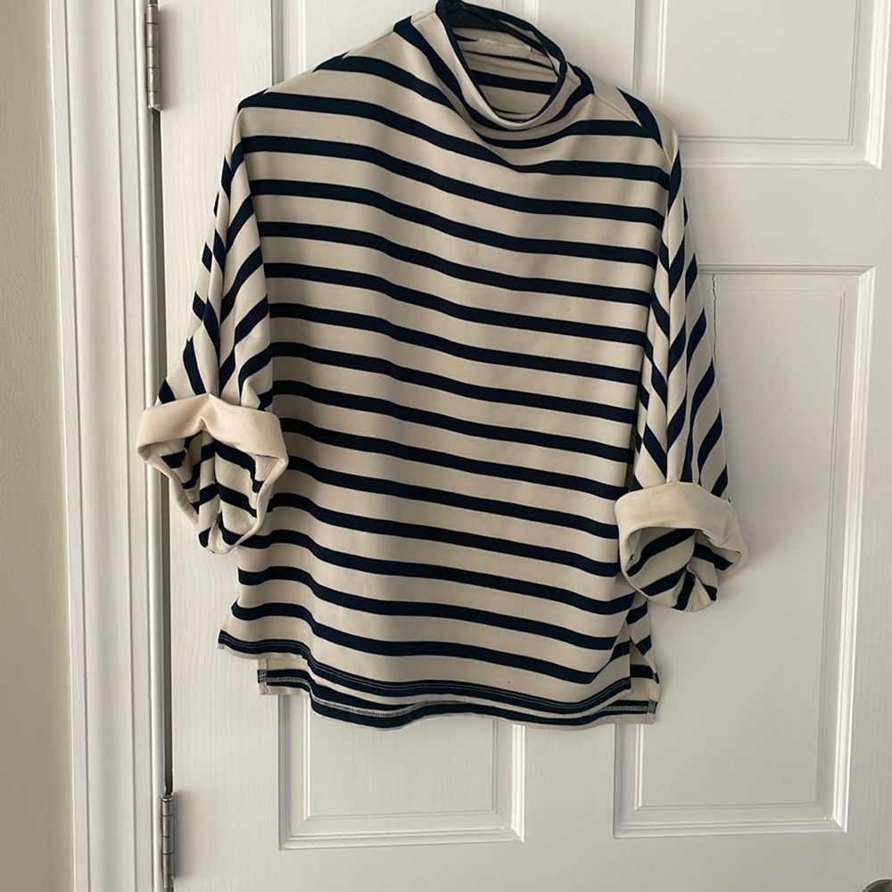 Cable and gauge studio navy striped